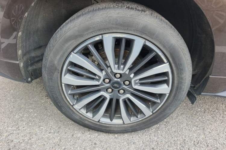 Used Ford Edge 2021 PLUS EcoBoost 245 Four-Wheel Drive Titanium Edition 7-Seater Right Rear Wheel Hub