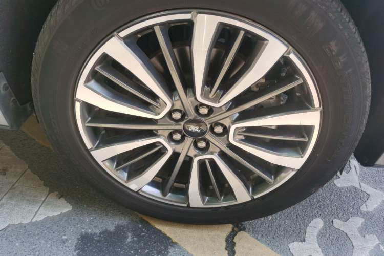 Used Ford Edge 2021 Facelifted PLUS EcoBoost 245 Two-Wheel Drive XLT 7-Seater Right Front Wheel Hub