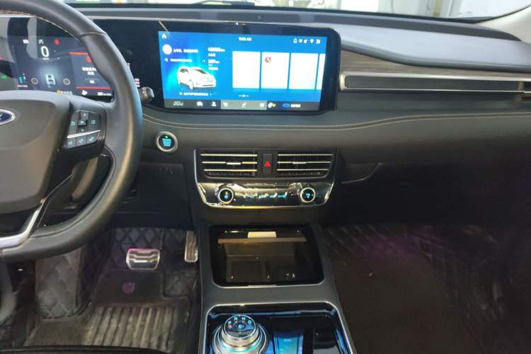 Used Ford Edge 2021 Facelifted PLUS EcoBoost 245 Two-Wheel Drive XLT 7-Seater Audio And AC Panel
