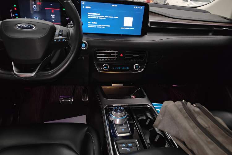 Used Ford Edge 2021 PLUS EcoBoost 245 Two-Wheel-Drive Titanium 7-Seater Audio And AC Panel