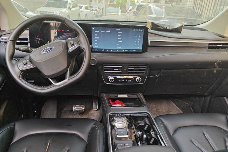 Used Ford Edge 2021 PLUS EcoBoost 245 Two-Wheel-Drive Titanium 7-Seater Center Console