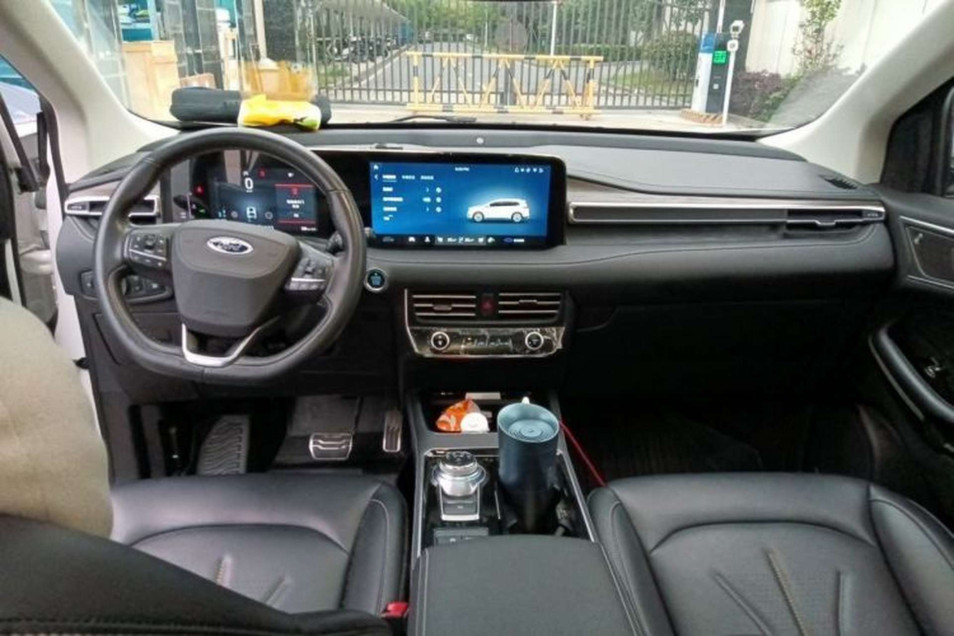 Used Ford Edge 2021 PLUS EcoBoost 245 Two-Wheel-Drive Titanium 7-Seater Center Console
