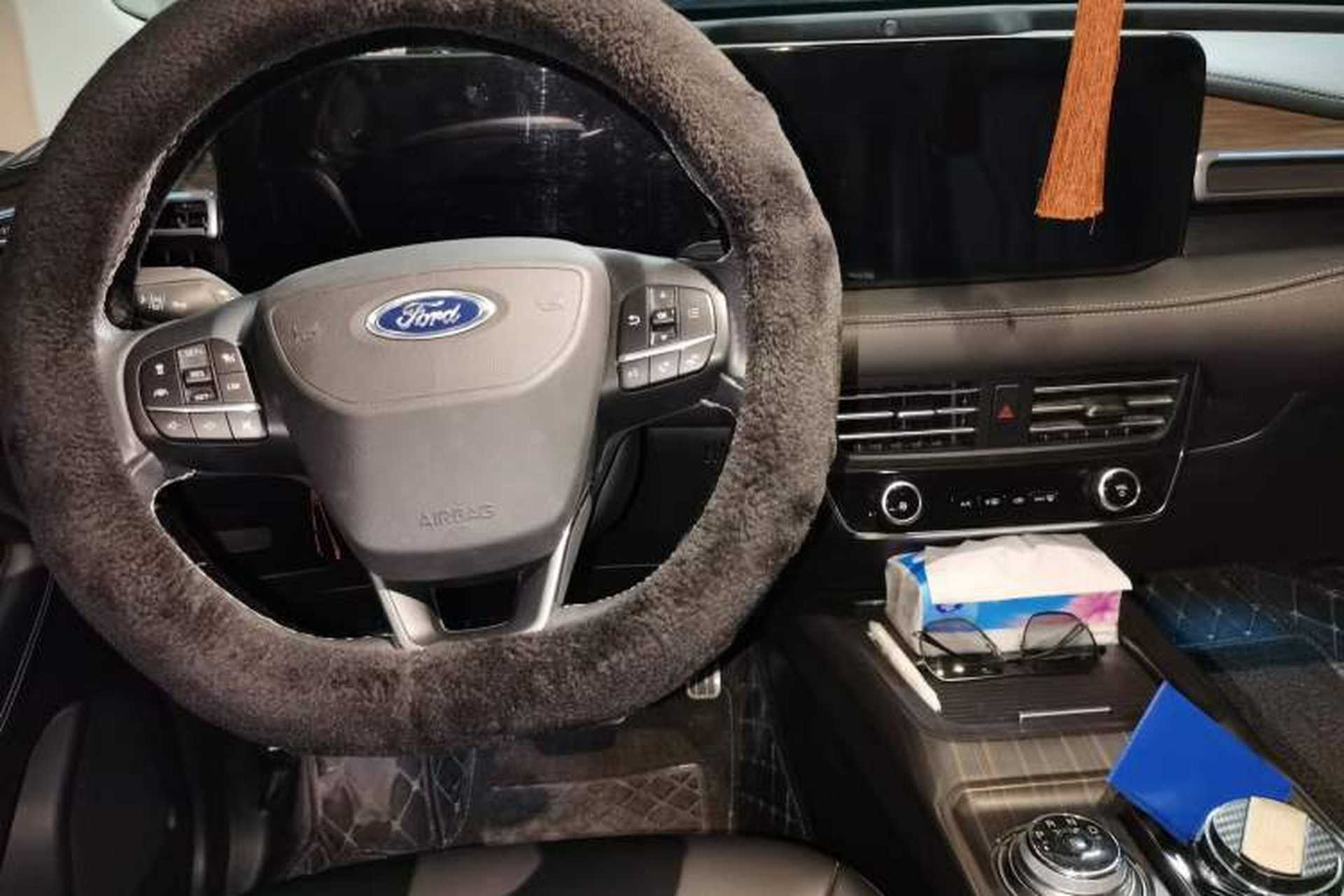 Used Ford Edge 2021 PLUS EcoBoost 245 Two-Wheel-Drive Titanium 7-Seater Center Console