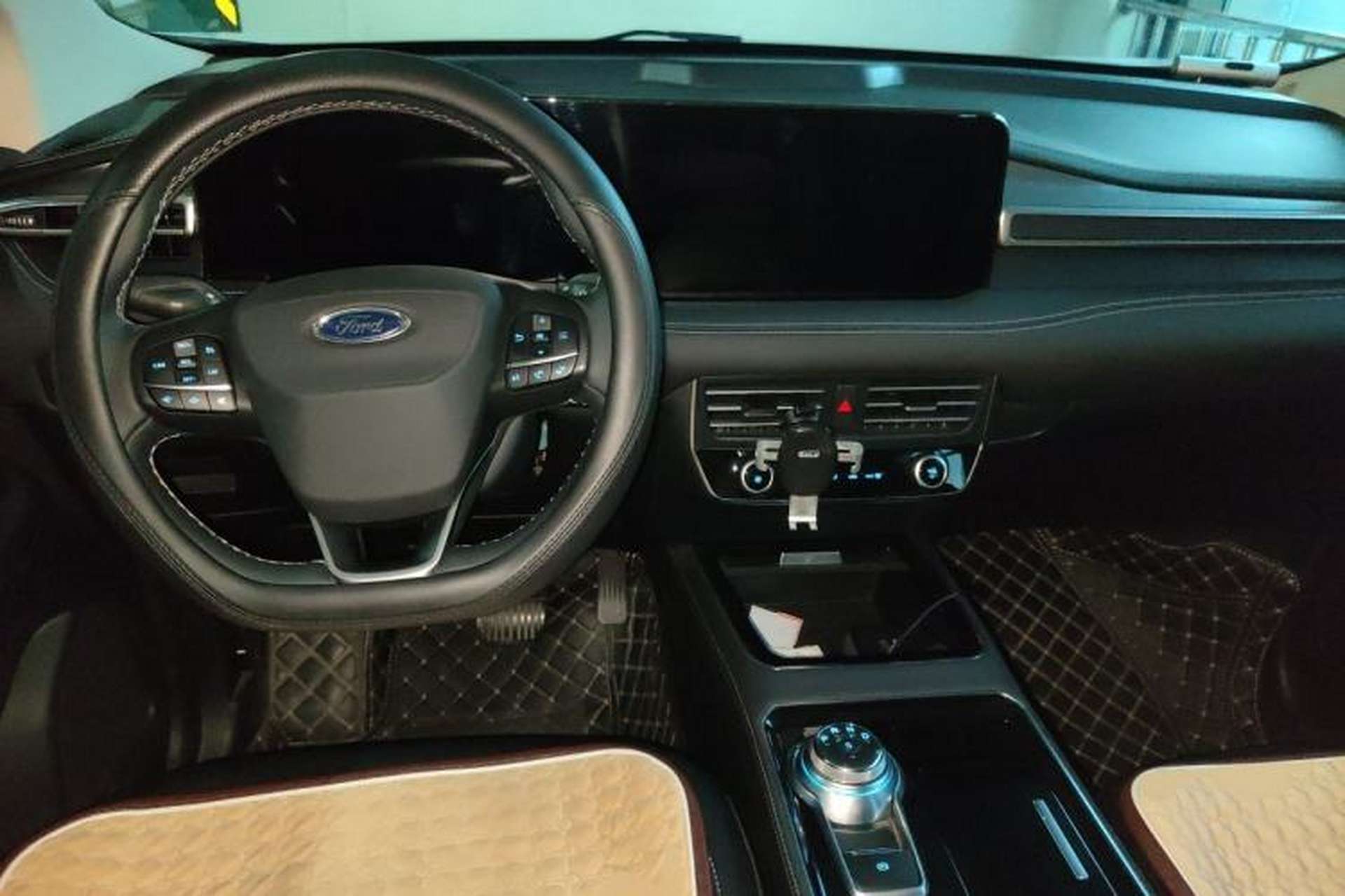 Used Ford Edge 2021 PLUS EcoBoost 245 Two-Wheel-Drive Elite 5-Seater Center Console