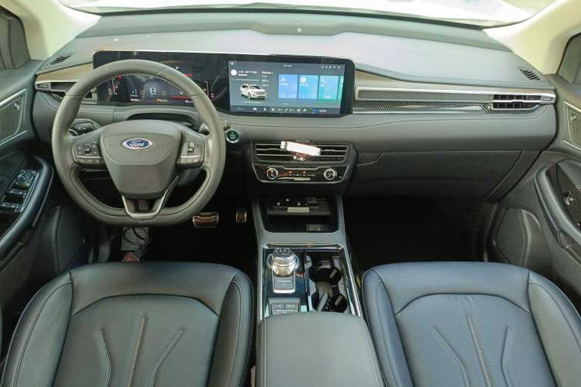 Used Ford Edge 2021 PLUS EcoBoost 245 Two-Wheel-Drive Titanium 7-Seater Center Console