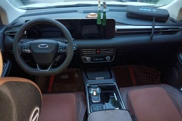 Used Ford Edge 2021 PLUS EcoBoost 245 Two-Wheel-Drive Platinum Edition 5 Seats Center Console