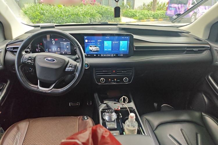 Used Ford Edge 2021 PLUS EcoBoost 245 Two-Wheel-Drive Titanium 7-Seater Center Console