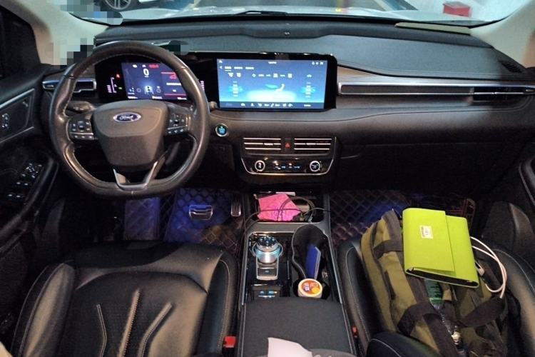 Used Ford Edge 2021 PLUS EcoBoost 245 Two-Wheel-Drive Titanium 7-Seater Center Console