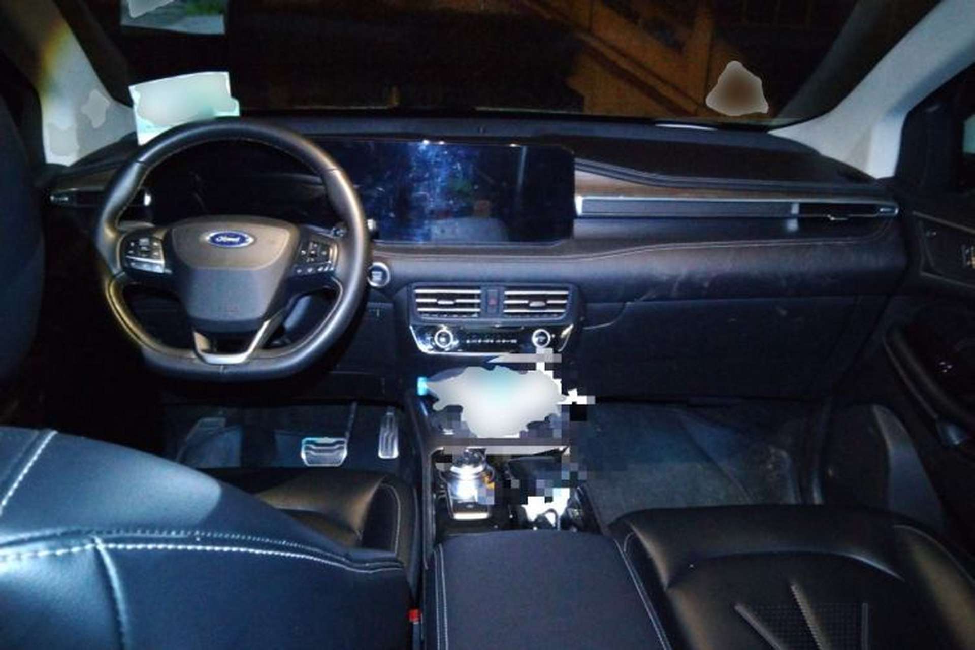 Used Ford Edge 2021 PLUS EcoBoost 245 Two-Wheel-Drive Titanium 7-Seater Center Console