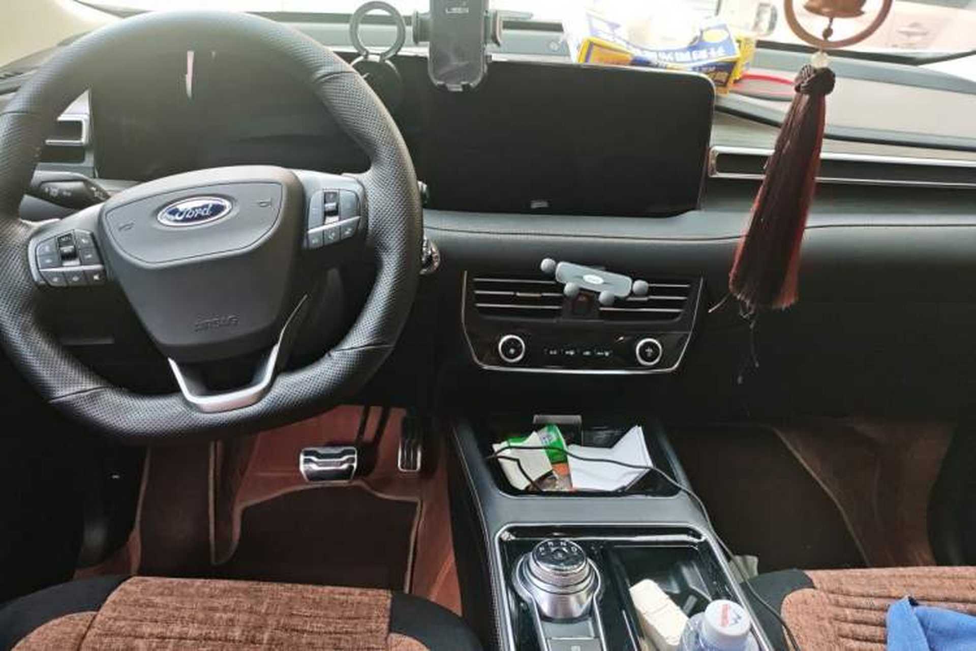Used Ford Edge 2021 PLUS EcoBoost 245 Two-Wheel-Drive Titanium 7-Seater Center Console
