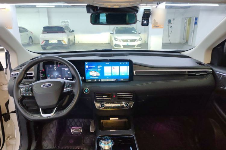 Used Ford Edge 2021 Facelifted PLUS EcoBoost 245 Two-Wheel Drive XLT 7-Seater Center Console