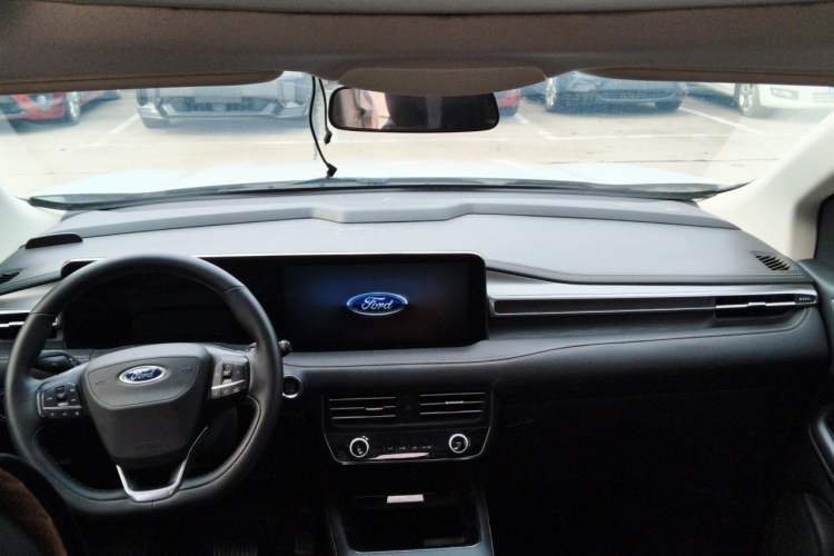 Used Ford Edge 2021 PLUS EcoBoost 245 Two-Wheel-Drive Platinum Edition 5 Seats Center Console