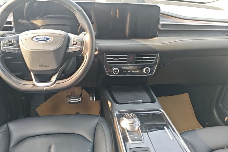 Used Ford Edge 2021 PLUS EcoBoost 245 Two-Wheel-Drive Titanium 7-Seater Center Console