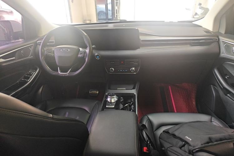 Used Ford Edge 2021 PLUS EcoBoost 245 Two-Wheel-Drive Titanium 7-Seater Center Console