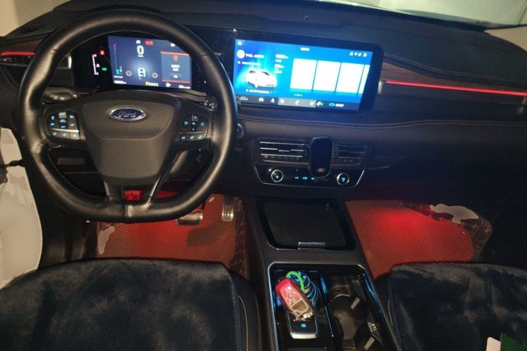 Used Ford Edge 2021 PLUS EcoBoost 245 Two-Wheel-Drive Titanium 7-Seater Center Console