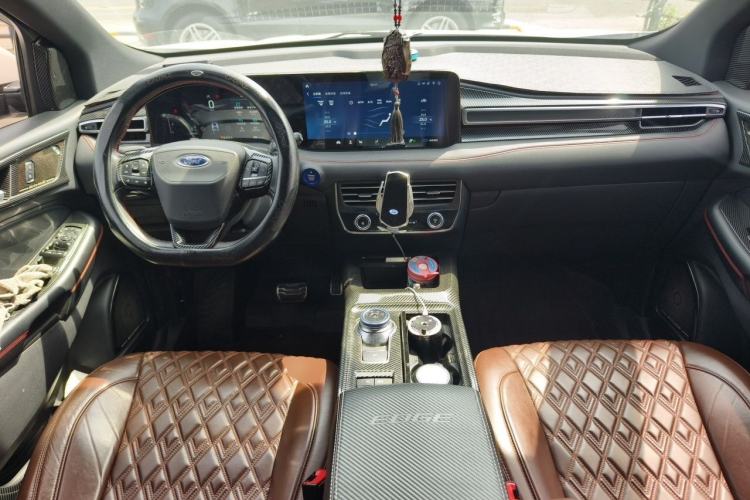 Used Ford Edge 2021 PLUS EcoBoost 245 4x4 ST-Line 7-Seater Center Console