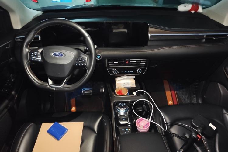 Used Ford Edge 2021 Facelifted PLUS EcoBoost 245 Two-Wheel Drive XLT 7-Seater Center Console