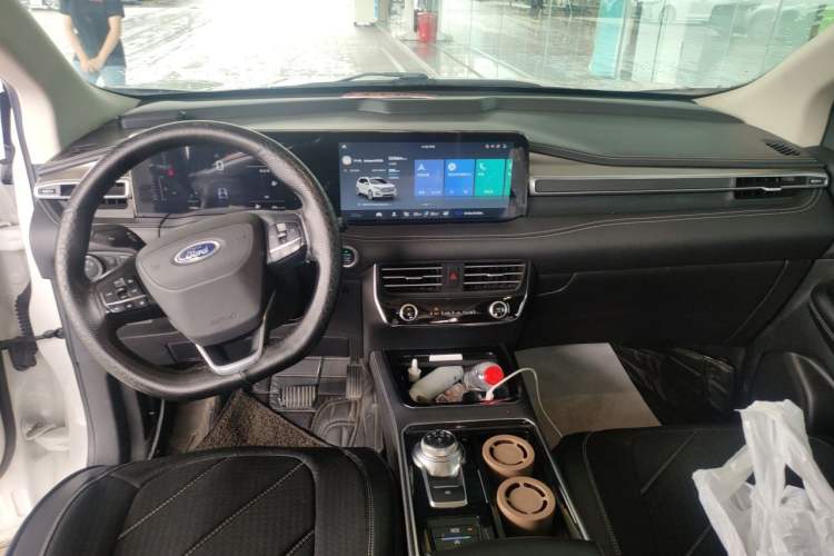 Used Ford Edge 2021 PLUS EcoBoost 245 Two-Wheel-Drive Platinum Edition 5 Seats Center Console