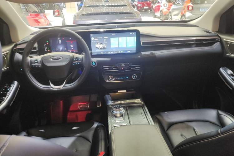 Used Ford Edge 2021 Facelifted PLUS EcoBoost 245 Two-Wheel Drive XLT 7-Seater Center Console
