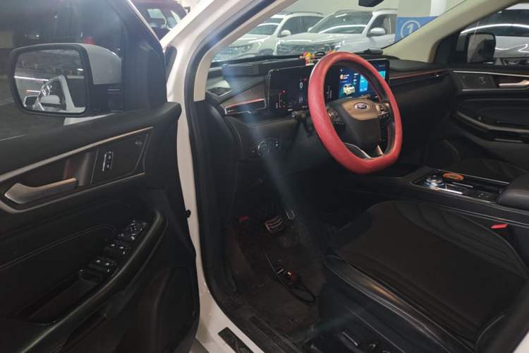 Used Ford Edge 2021 PLUS EcoBoost 245 Two-Wheel-Drive Titanium 7-Seater Driver Seat