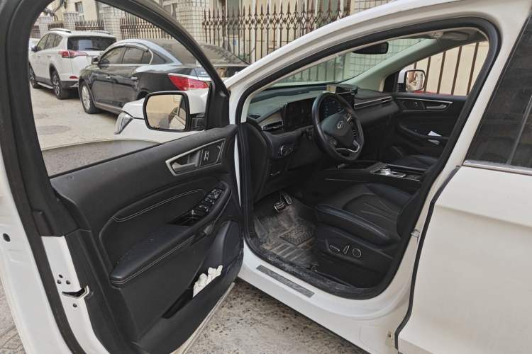 Used Ford Edge 2021 PLUS EcoBoost 245 Two-Wheel-Drive Titanium 7-Seater Driver Seat