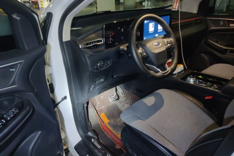 Used Ford Edge 2021 PLUS EcoBoost 245 Two-Wheel-Drive Titanium 7-Seater Driver Seat