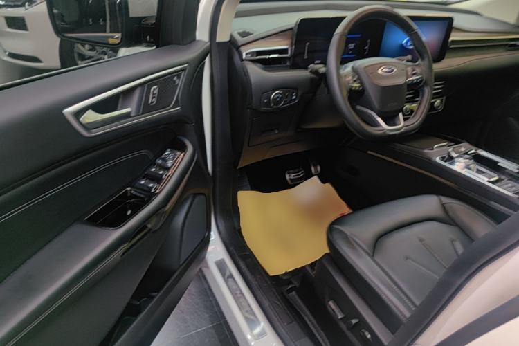 Used Ford Edge 2021 PLUS EcoBoost 245 Two-Wheel-Drive Titanium 7-Seater Driver Seat