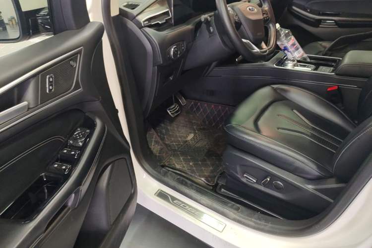 Used Ford Edge 2021 PLUS EcoBoost 245 Two-Wheel-Drive Titanium 7-Seater Driver Seat