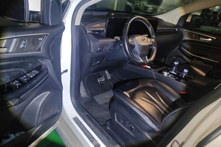 Used Ford Edge 2021 PLUS EcoBoost 245 Two-Wheel-Drive Titanium 7-Seater Driver Seat