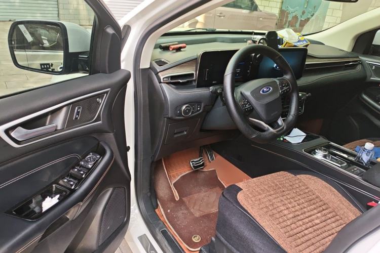 Used Ford Edge 2021 PLUS EcoBoost 245 Two-Wheel-Drive Titanium 7-Seater Driver Seat