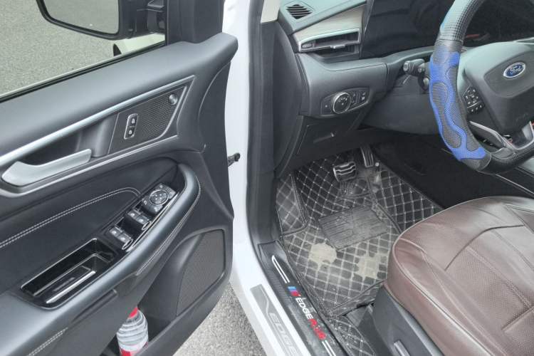 Used Ford Edge 2021 PLUS EcoBoost 245 Two-Wheel-Drive Titanium 7-Seater Driver Seat