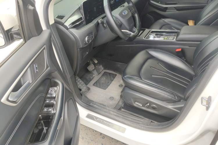 Used Ford Edge 2021 PLUS EcoBoost 245 Two-Wheel-Drive Platinum Edition 5 Seats Driver Seat