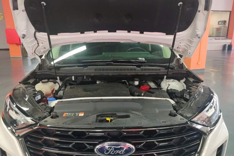 Used Ford Edge 2021 PLUS EcoBoost 245 Two-Wheel-Drive Titanium 7-Seater Engine Bay