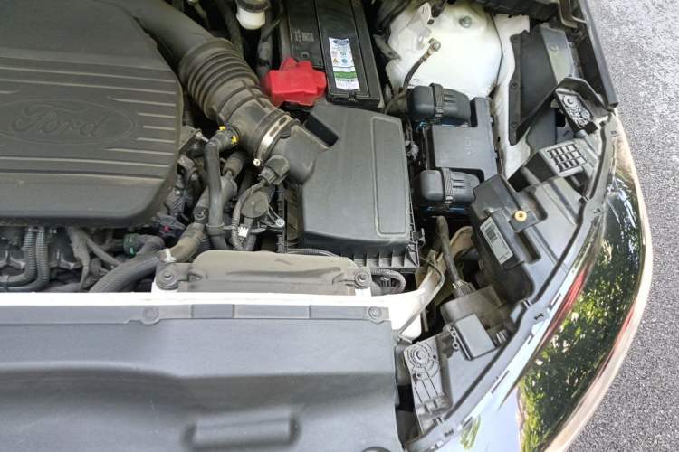Used Ford Edge 2021 PLUS EcoBoost 245 Two-Wheel-Drive Titanium 7-Seater Engine Bay Left