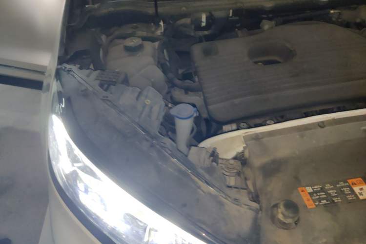 Used Ford Edge 2021 PLUS EcoBoost 245 Two-Wheel-Drive Titanium 7-Seater Engine Bay Right