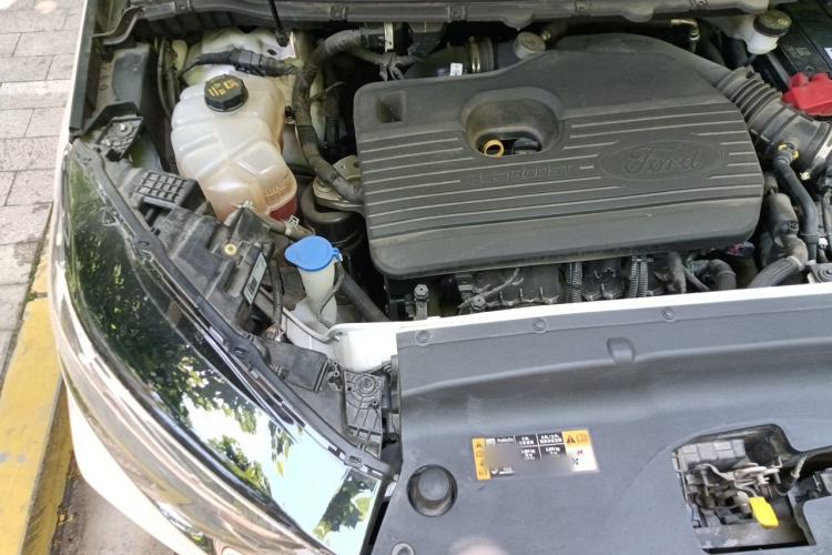 Used Ford Edge 2021 PLUS EcoBoost 245 Two-Wheel-Drive Titanium 7-Seater Engine Bay Right