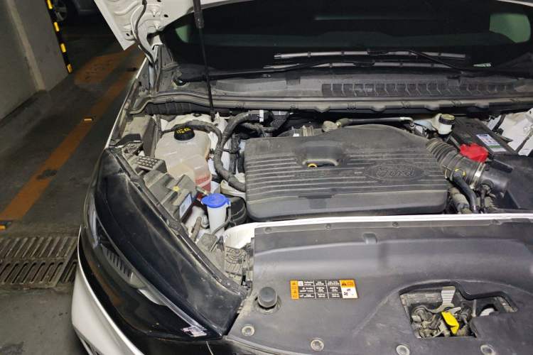 Used Ford Edge 2021 PLUS EcoBoost 245 Two-Wheel-Drive Titanium 7-Seater Engine Bay Right
