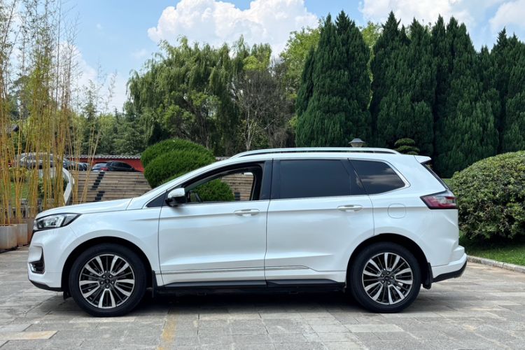 Used Ford Edge 2021 PLUS EcoBoost 245 Two-Wheel-Drive Titanium 7-Seater Exterior 5