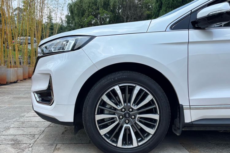 Used Ford Edge 2021 PLUS EcoBoost 245 Two-Wheel-Drive Titanium 7-Seater Exterior 8