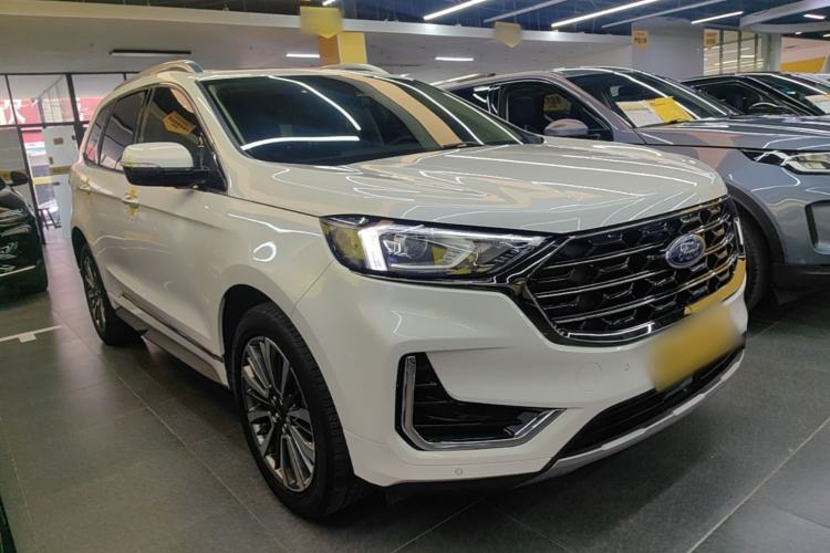 Used Ford Edge 2021 PLUS EcoBoost 245 Two-Wheel-Drive Titanium 7-Seater Front Right 45 Deg
