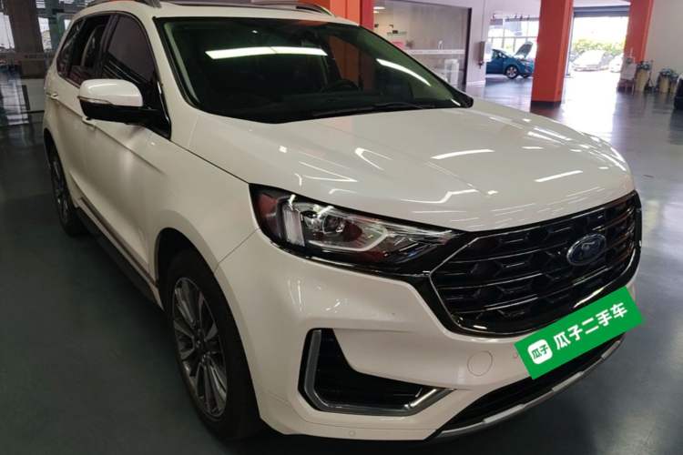 Used Ford Edge 2021 PLUS EcoBoost 245 Two-Wheel-Drive Titanium 7-Seater Front Right 45 Deg