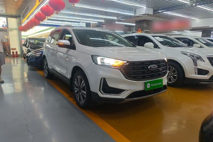 Used Ford Edge 2021 PLUS EcoBoost 245 Two-Wheel-Drive Platinum Edition 5 Seats Front Right 45 Deg