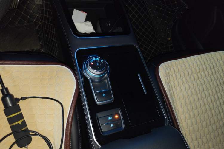 Used Ford Edge 2021 PLUS EcoBoost 245 Two-Wheel-Drive Elite 5-Seater Gear Lever