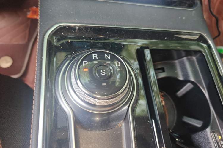 Used Ford Edge 2021 Facelifted PLUS EcoBoost 245 Two-Wheel Drive XLT 7-Seater Gear Lever