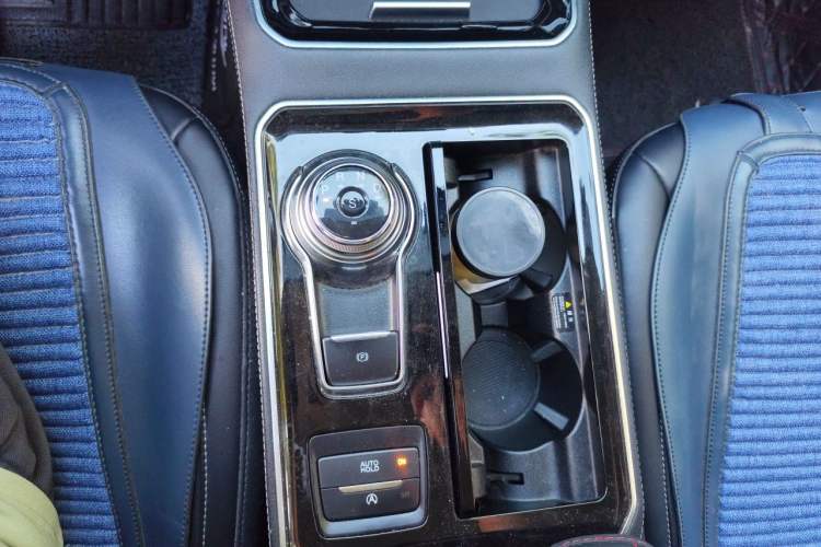Used Ford Edge 2021 PLUS EcoBoost 245 Two-Wheel-Drive Elite 5-Seater Gear Lever