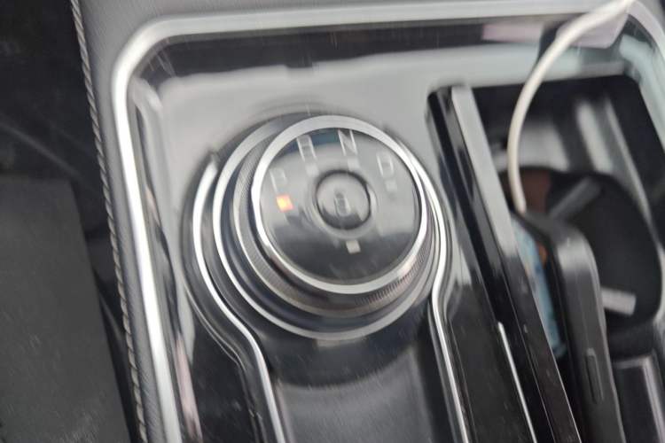 Used Ford Edge 2021 PLUS EcoBoost 245 Two-Wheel-Drive Platinum Edition 5 Seats Gear Lever