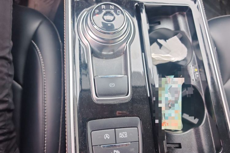 Used Ford Edge 2021 PLUS EcoBoost 245 Two-Wheel-Drive Titanium 7-Seater Gear Lever