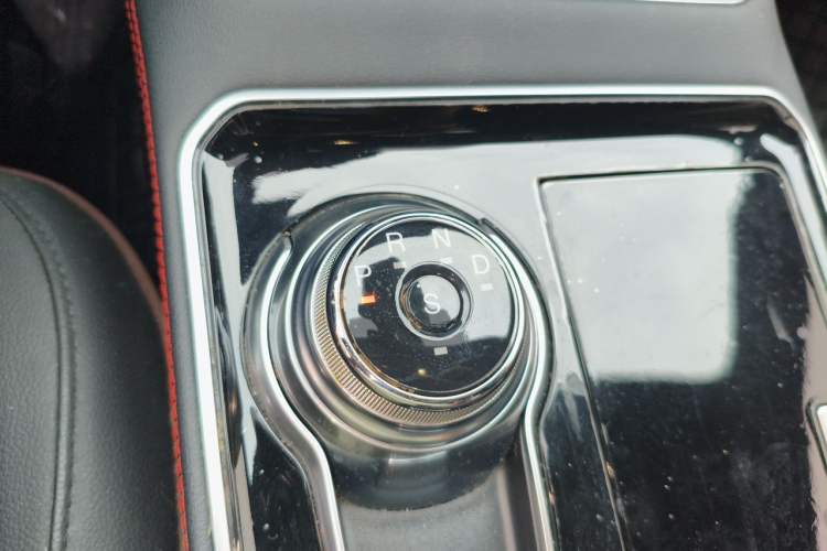 Used Ford Edge 2021 PLUS EcoBoost 245 Two-Wheel-Drive ST-Line 5-Seater Gear Lever