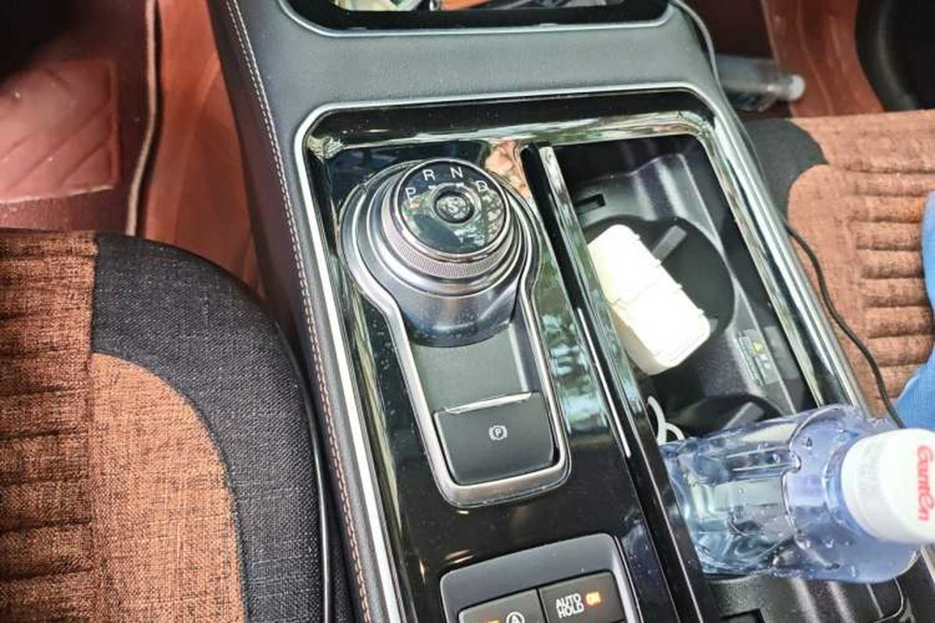 Used Ford Edge 2021 PLUS EcoBoost 245 Two-Wheel-Drive Titanium 7-Seater Gear Lever