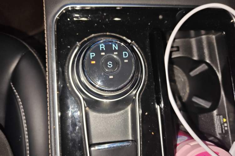 Used Ford Edge 2021 Facelifted PLUS EcoBoost 245 Two-Wheel Drive XLT 7-Seater Gear Lever